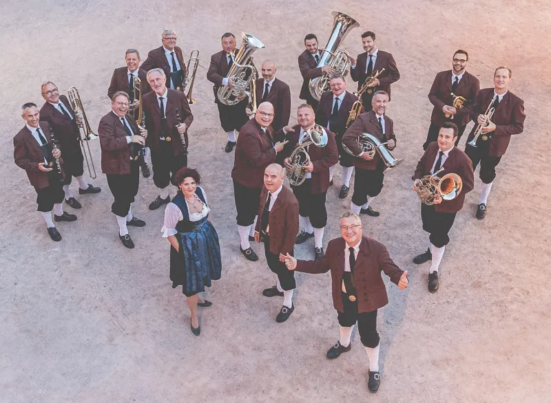 Egerländer und Oberkrainer auf der Freilichtbühne in Altusried