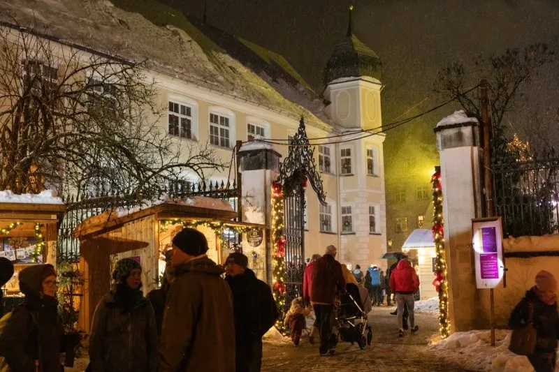 Isnyer Schlossweihnacht im Innenhof von Schloss Isny