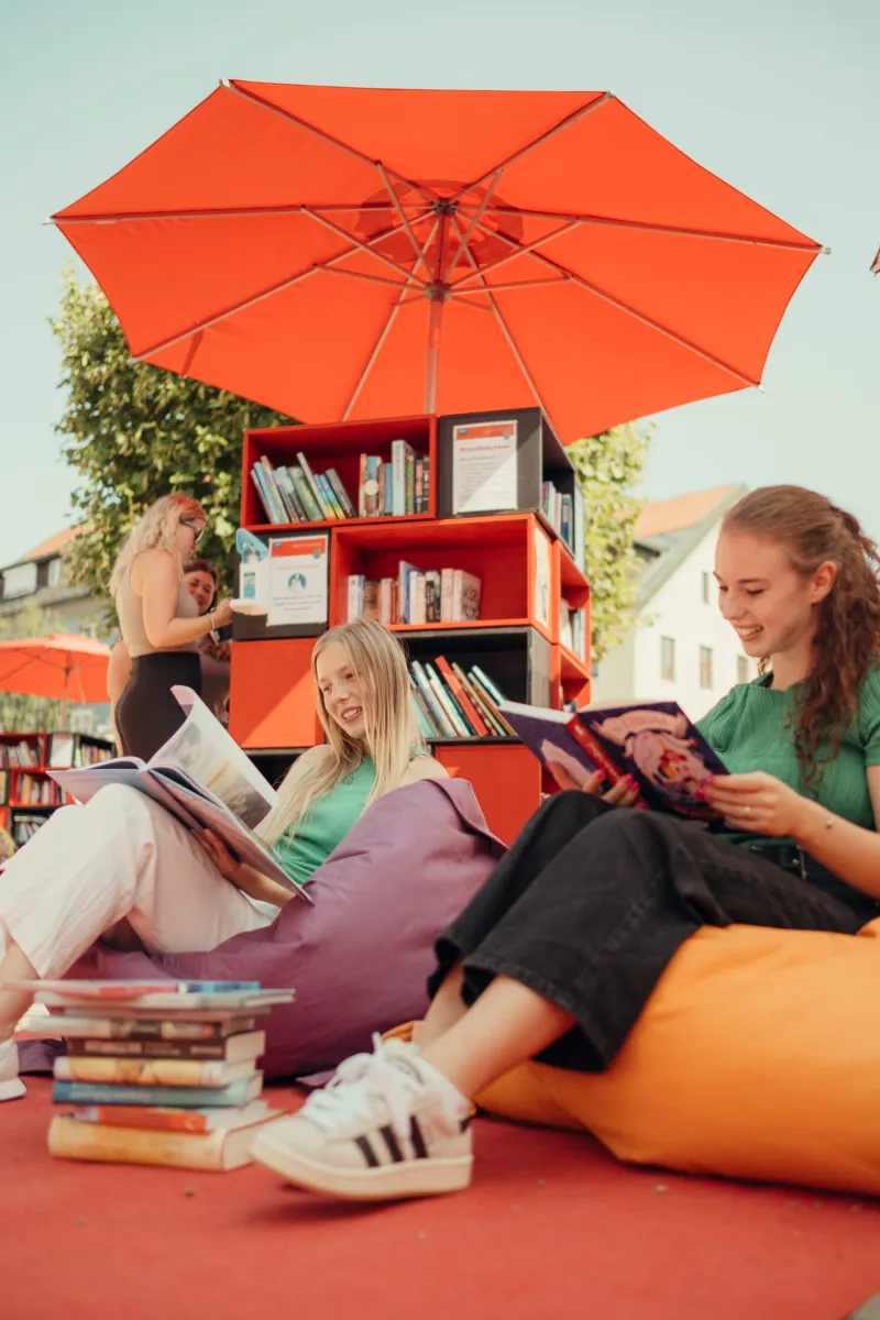 DraußenLesen am Marienplatz in Immenstadt