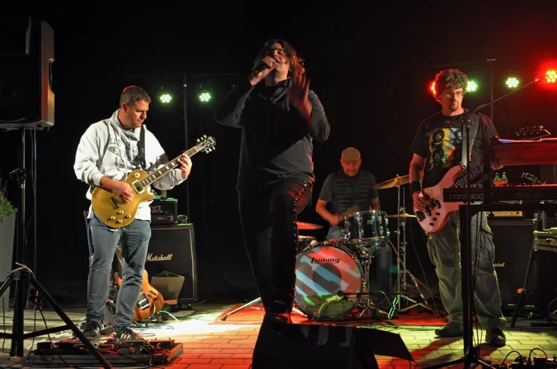 zwischentöne: Eleven is one louder