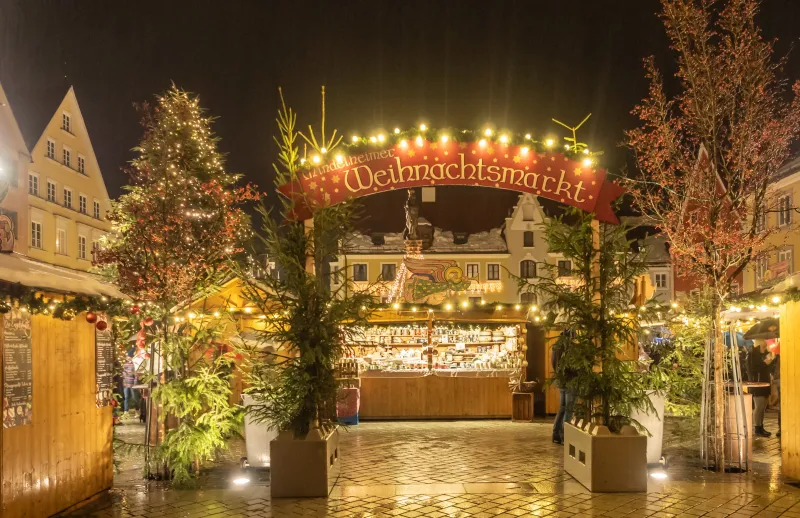 Weihnachtsmarkt auf dem Marienplatz in Mindelheim