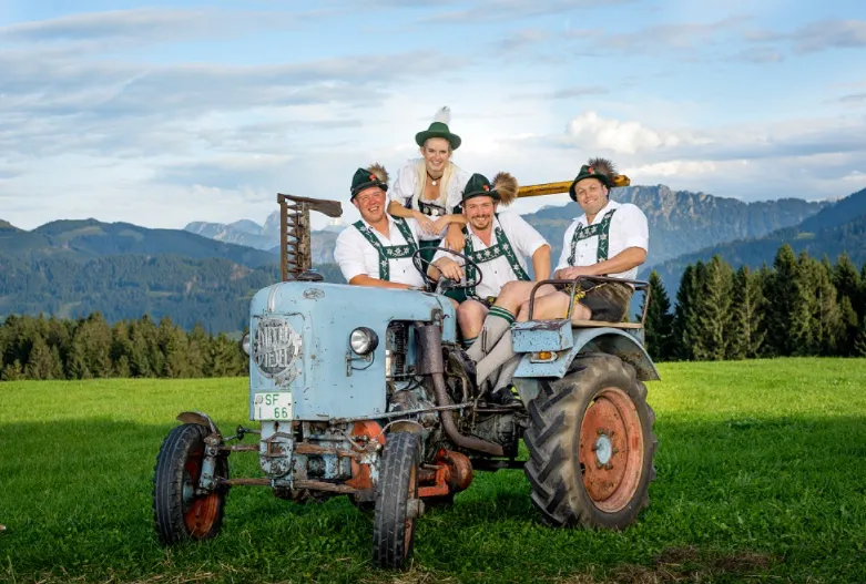 Wertacher Dorfhock am Feuerwehrhaus 
