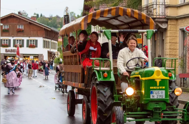 Großer Festumzug in Pfronten-Ried