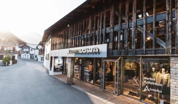 Verkaufsoffener Feiertag bei Schöffel-Lowa in Oberstdorf
