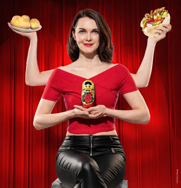 Liza Kos „INTRIGATION“ im Podium Kaufbeuren