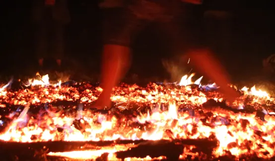 Feuerlauf bei Bernbeuren im Ostallgäu