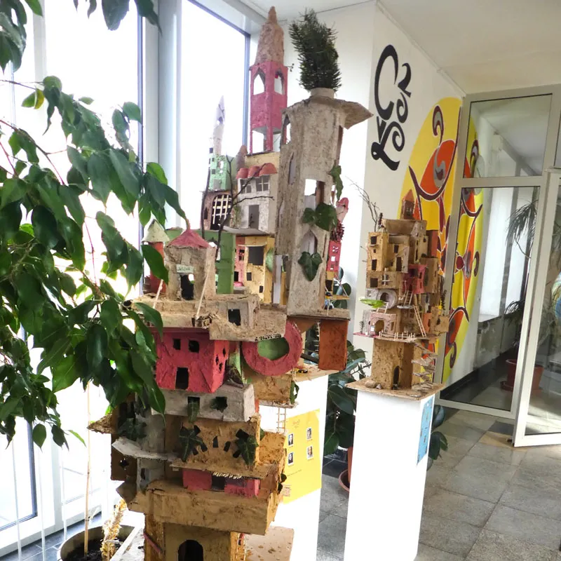 Schülerkunst in der VR-Bank am Forum