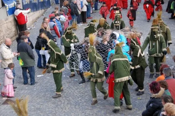 Narrensprung auf der Lindauer Insel mit buntem Rahmenpro…