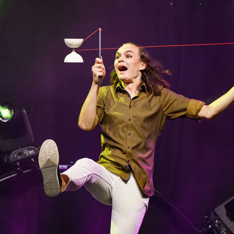 Jonglage-Show Laurin Weth in der Allgäuhalle Kempten