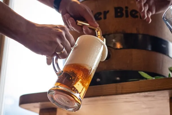 Bier-Anstich in der Privatbrauerei Zötler in Rettenberg