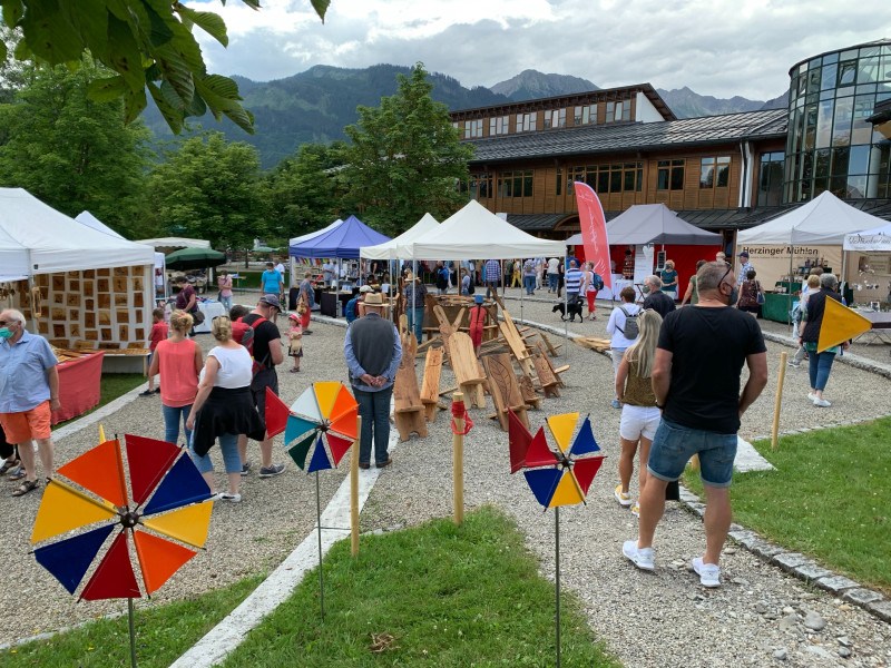 Töpfermarkt mit Kunsthandwerk im Kurpark Fiskina in Fischen