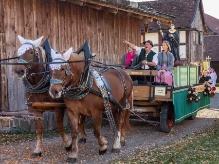 Leonhardi-Ritt an der St.-Leonhard-Kapelle Illerbeuren