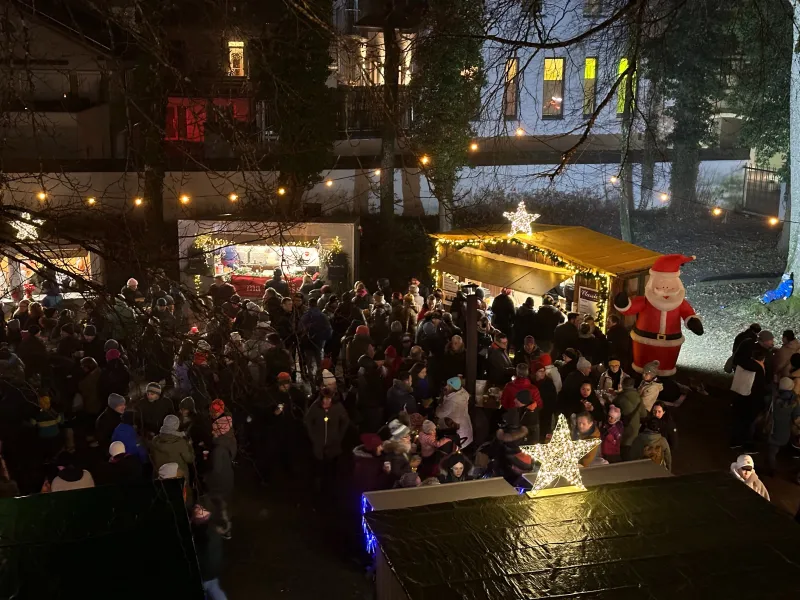 Kißlegger Weihnachtsmarkt im Neuen Schloss und Schlossga…