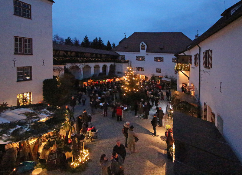 Weihnachtsmarkt auf Schloss Kronburg