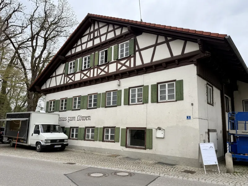 Demo in Lauben: Stoppt den Abriss des Löwen