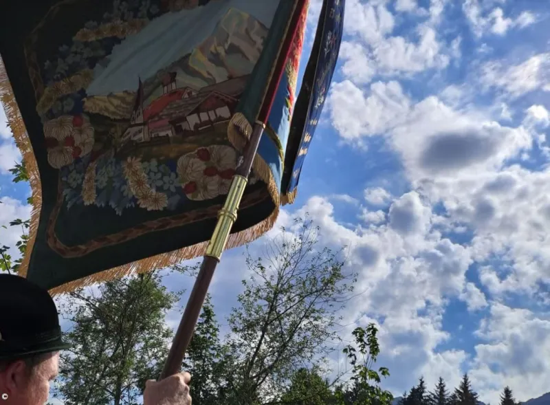 100 Jahre Fahnenweihe und Holzarnacht vom Trachtenverein im Weidach