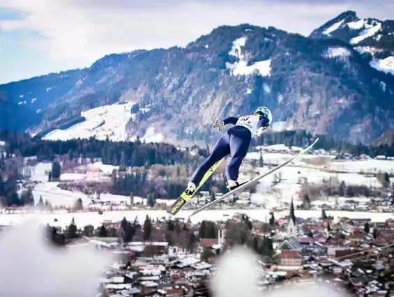 2-Nights Tour 2025 / 2026 - Skispringen der Frauen in Ob…