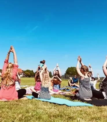 Familien-Yoga in der Rapunzel Welt