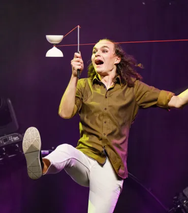 Jonglage-Show Laurin Weth an der Allgäuhalle Kempten