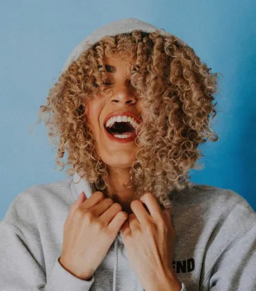 Lachyoga im Engelhaldepark in Kempten