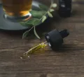 Tinkturen aus Kräutern in Weitnau