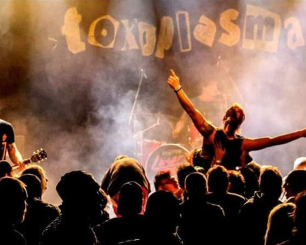 Toxoplasma live im Schwarzen Adler in Egelsee