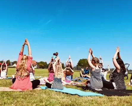 Familien-Yoga in der Rapunzel Welt