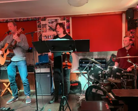 Konzert mit Selten Perfekt im APC in Kempten