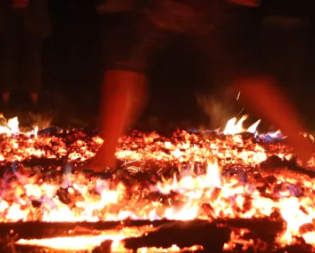 Feuerlauf bei Bernbeuren im Ostallgäu