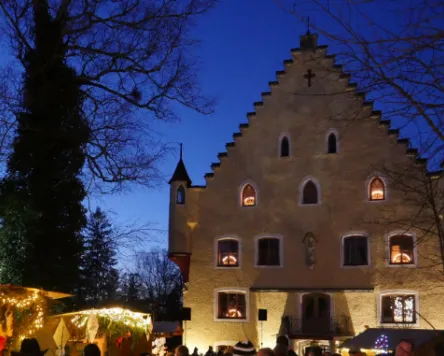 Adventsmarkt am Schloss Hopferau