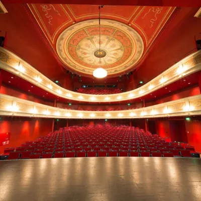 Schtonk im Stadttheater in Kempten