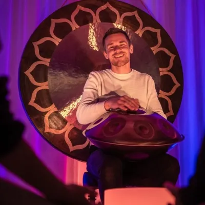 Sound Bath im Kerzenschein in Rapunzelwelt in Legau