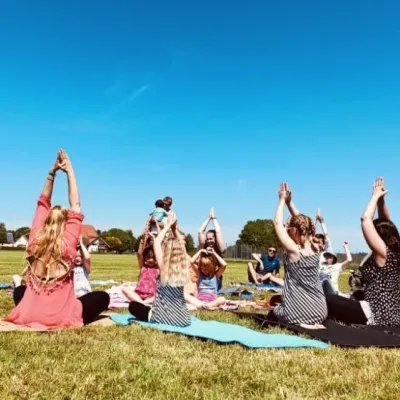 Familien-Yoga in der Rapunzel Welt