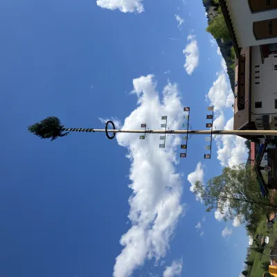 Maibaumaufstellen in Jungholz