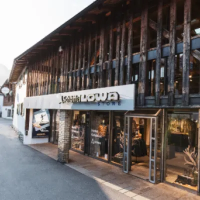 Verkaufsoffener Feiertag bei Schöffel-Lowa in Oberstdorf