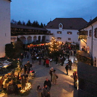 Weihnachtsmarkt auf Schloss Kronburg